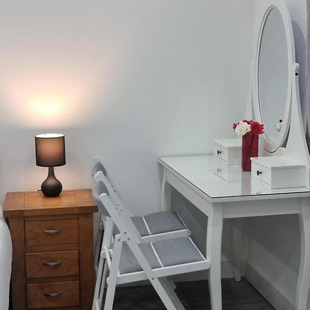 Brand New Studios In Харроу Экстерьер фото