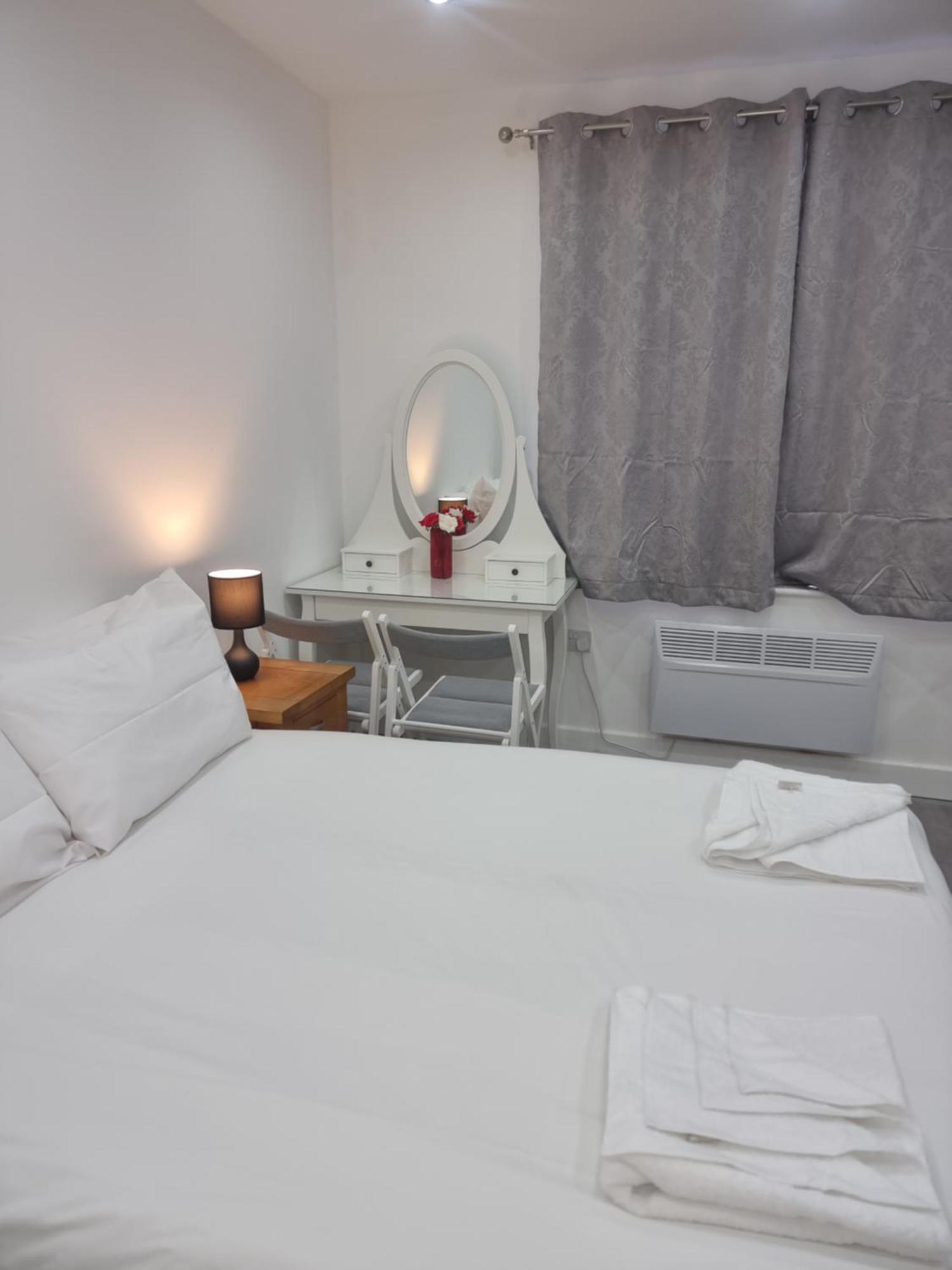 Brand New Studios In Харроу Экстерьер фото