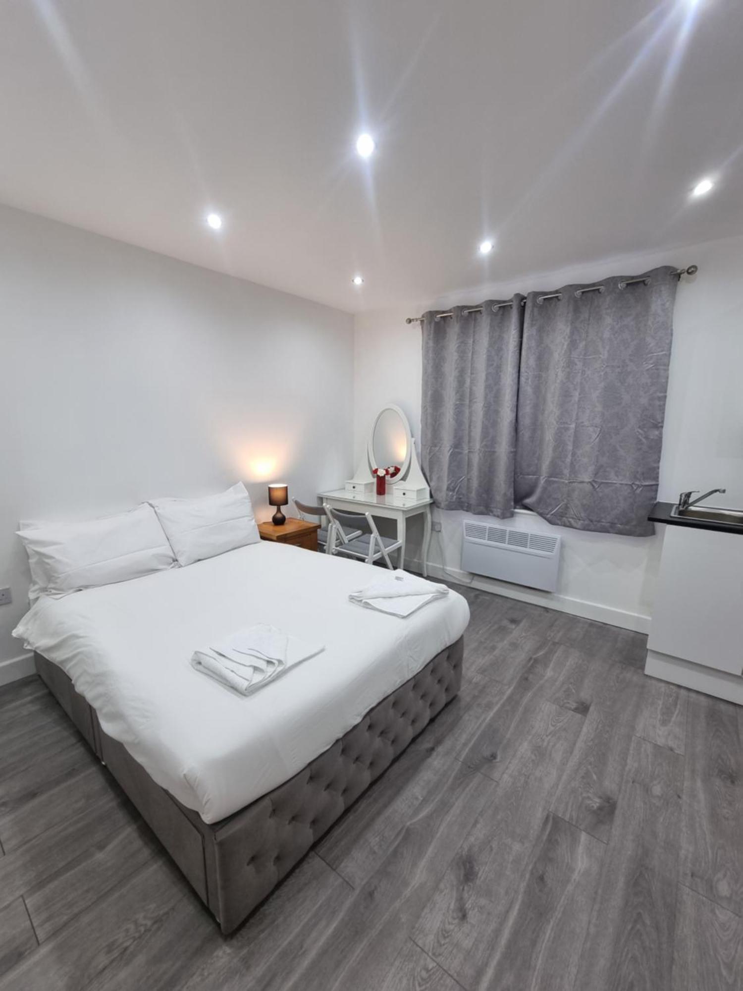 Brand New Studios In Харроу Экстерьер фото