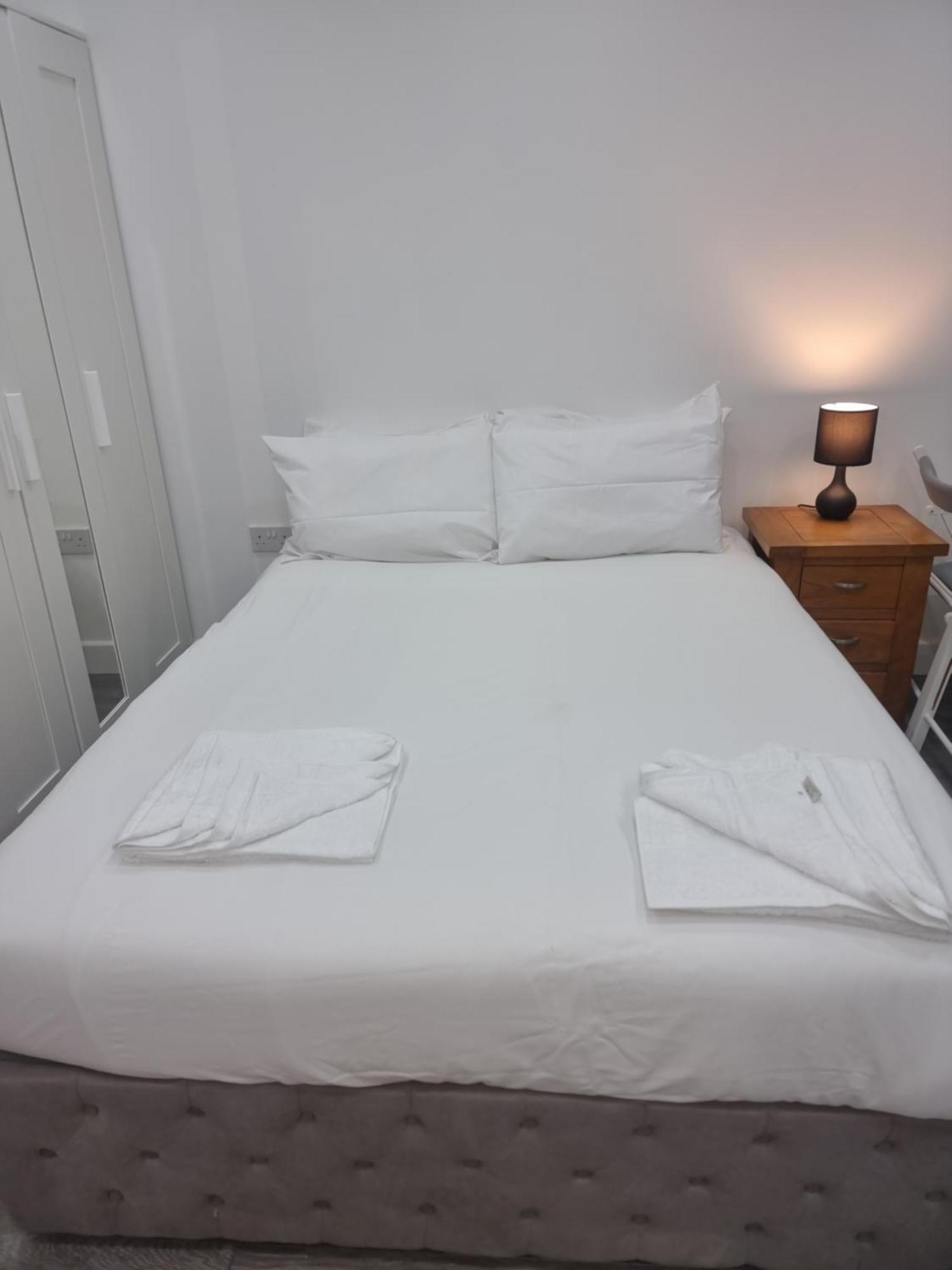 Brand New Studios In Харроу Экстерьер фото