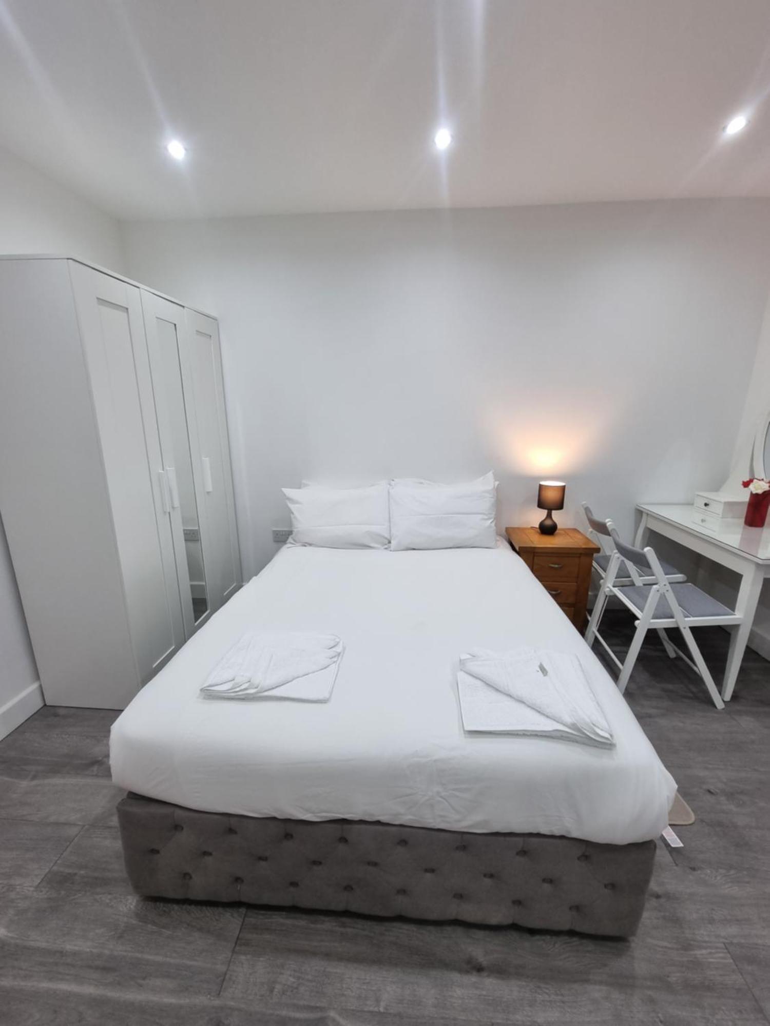 Brand New Studios In Харроу Экстерьер фото