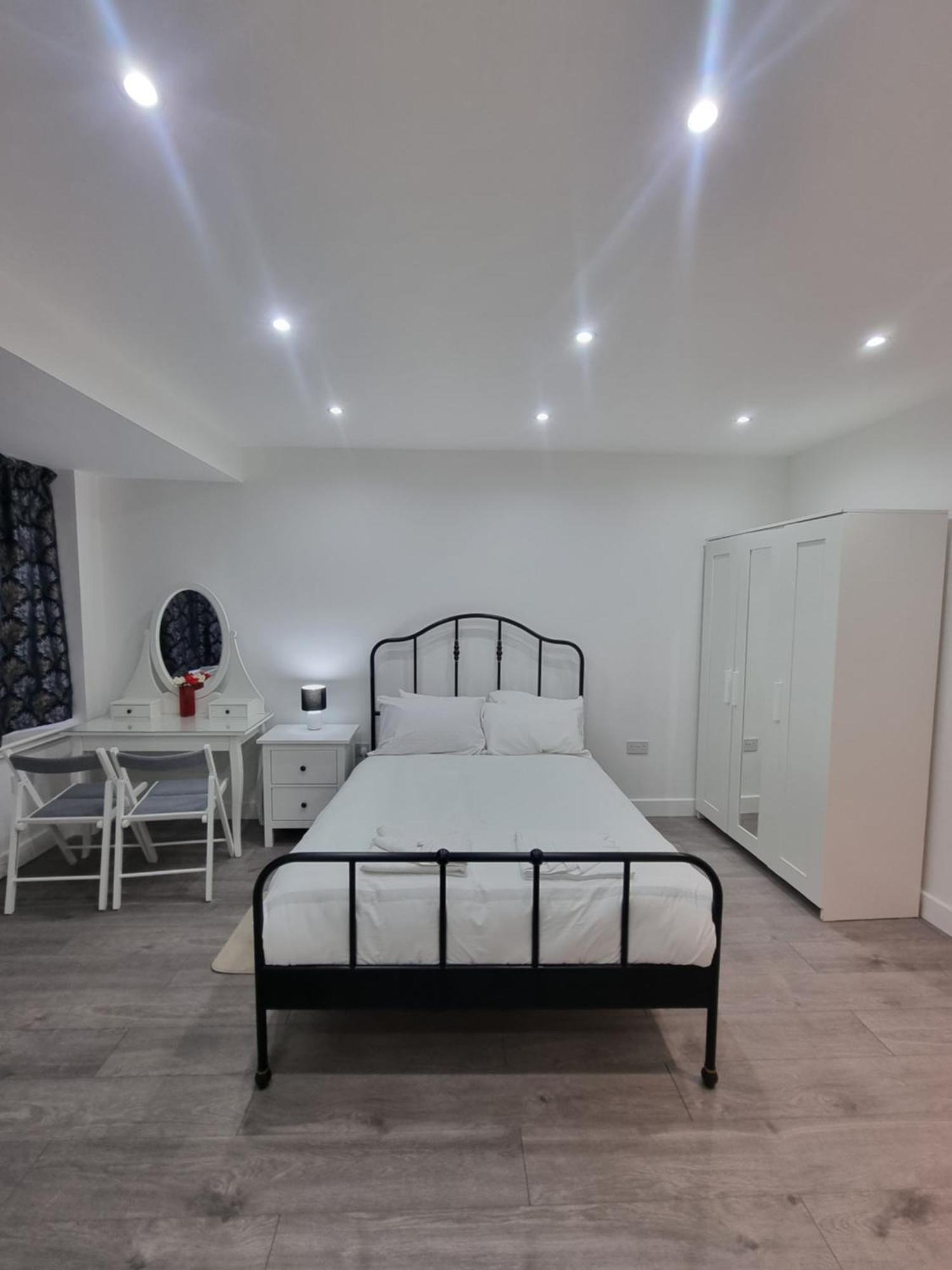 Brand New Studios In Харроу Экстерьер фото