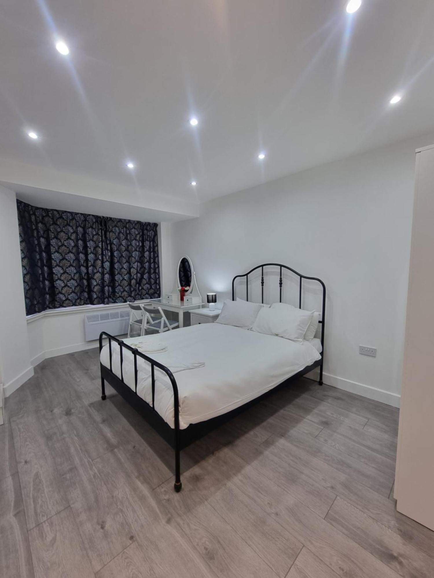 Brand New Studios In Харроу Экстерьер фото