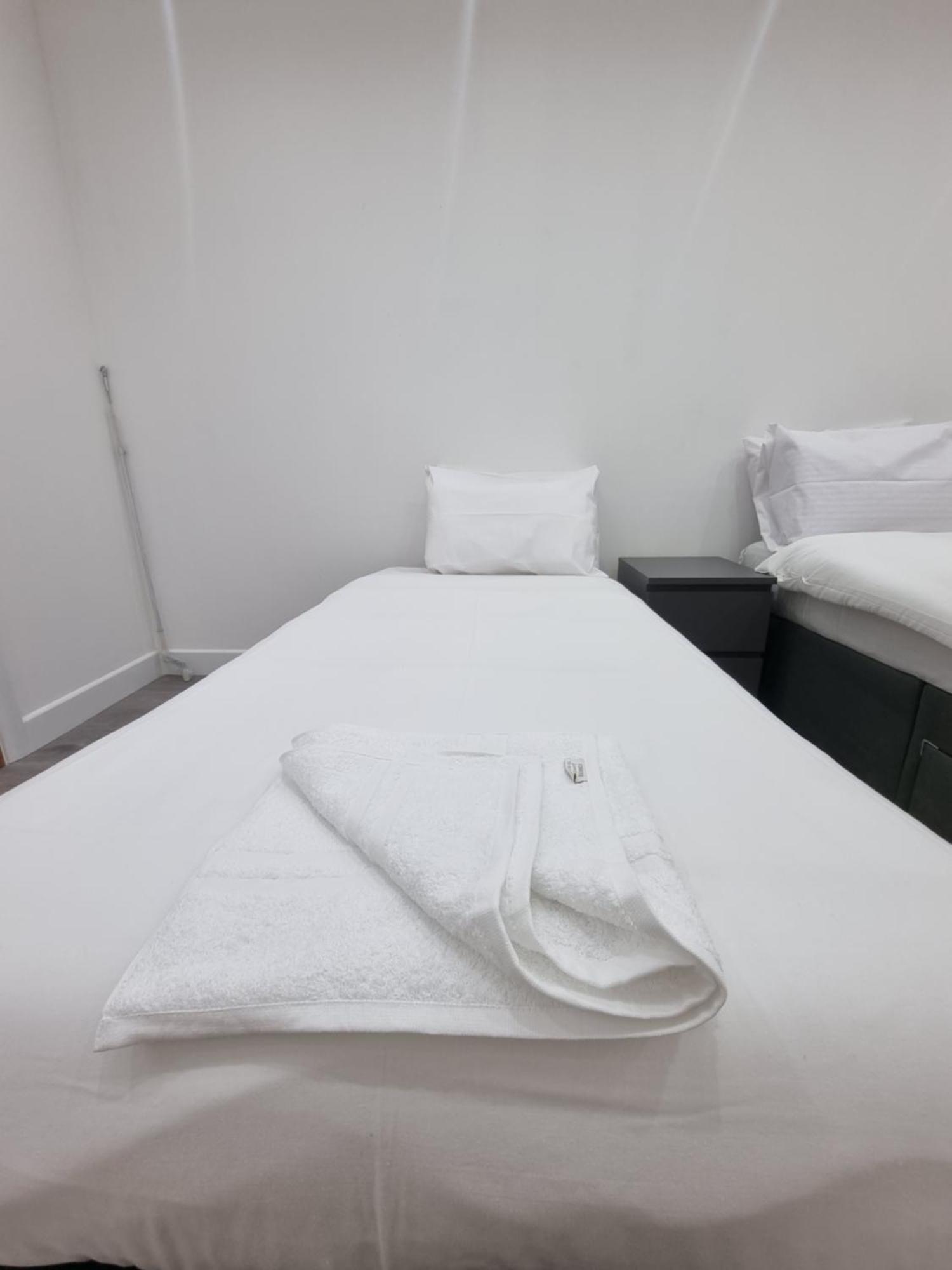 Brand New Studios In Харроу Экстерьер фото