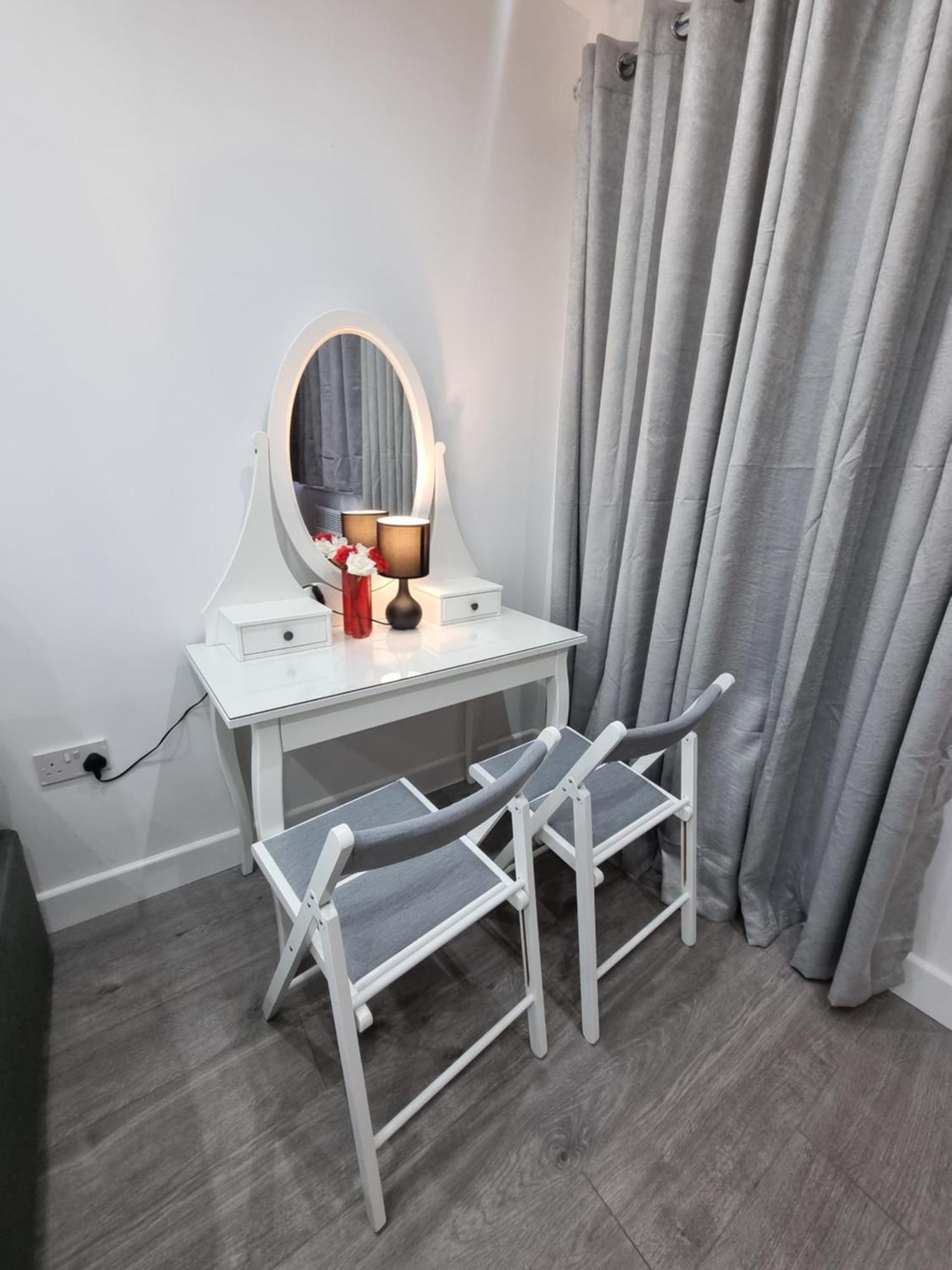 Brand New Studios In Харроу Экстерьер фото