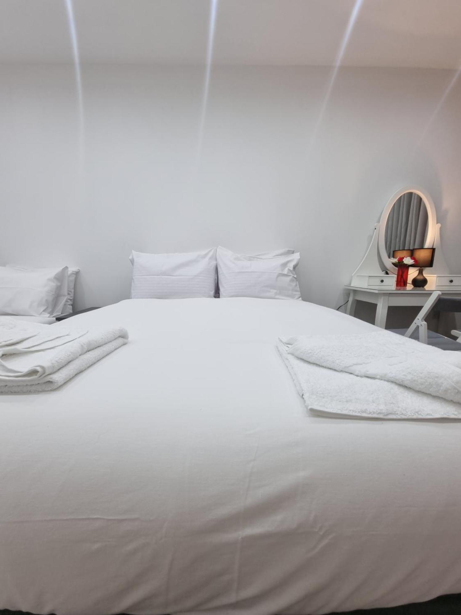 Brand New Studios In Харроу Экстерьер фото