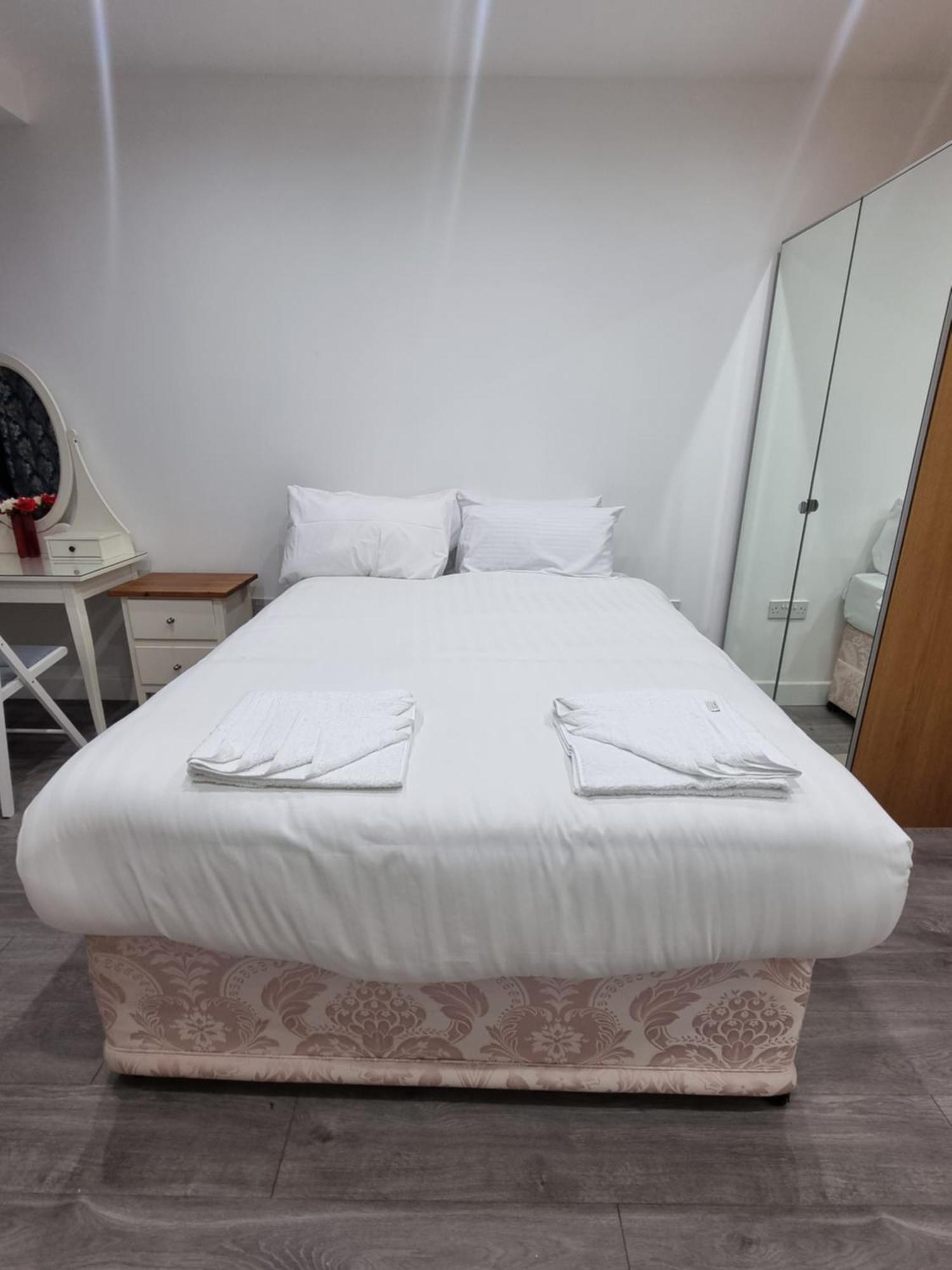 Brand New Studios In Харроу Экстерьер фото