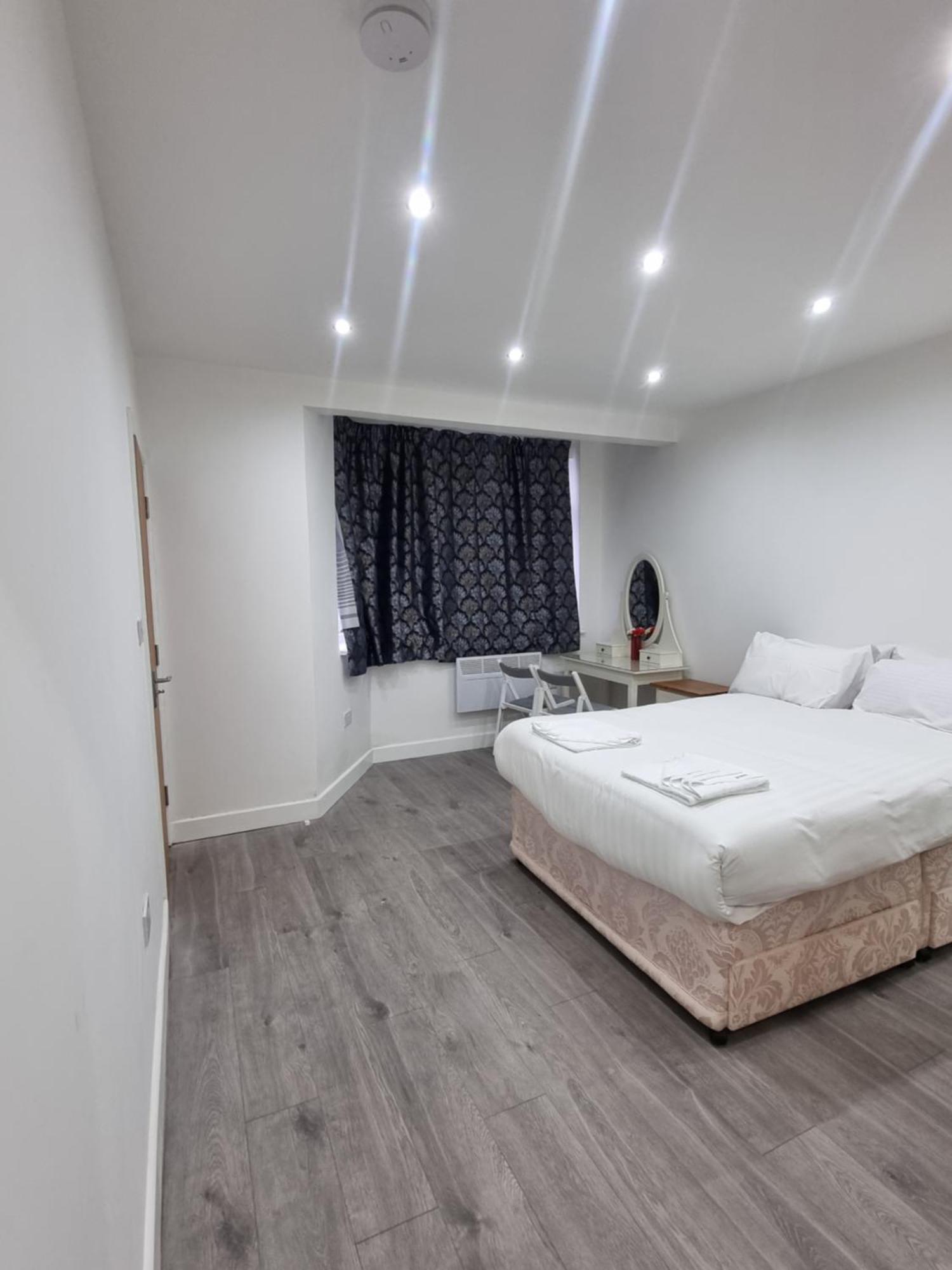 Brand New Studios In Харроу Экстерьер фото