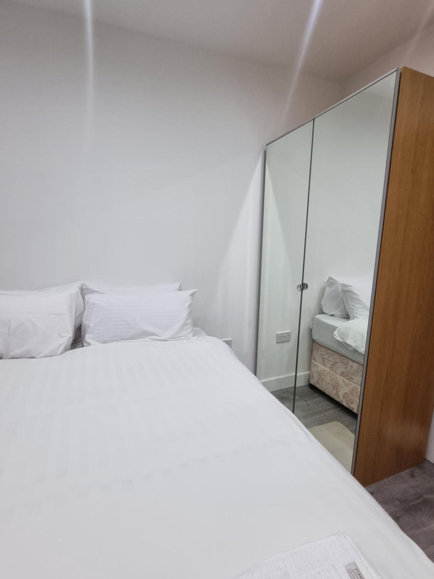 Brand New Studios In Харроу Экстерьер фото
